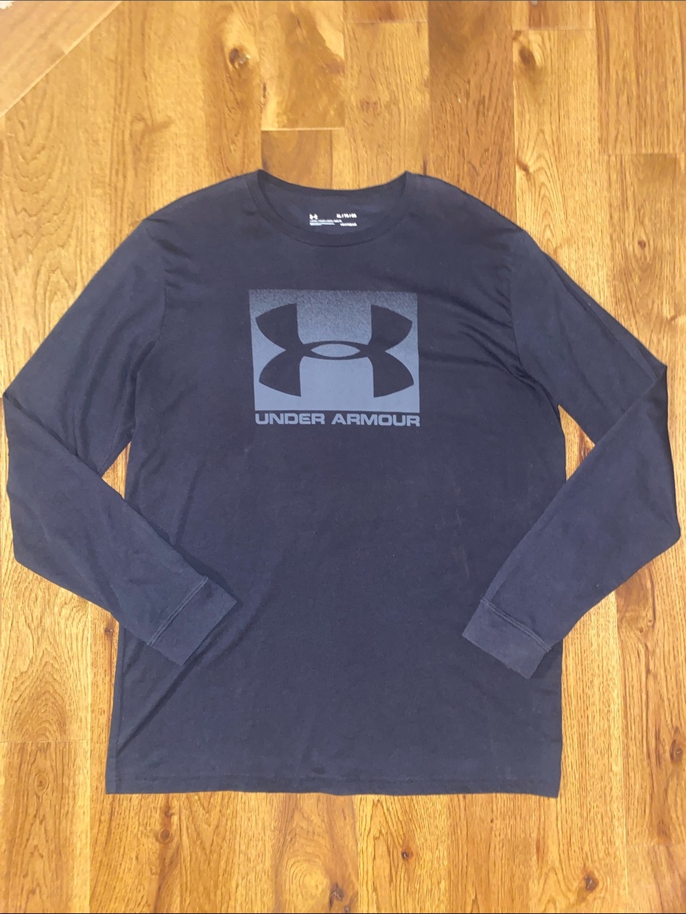 Under Armour Men’s XL loose  Long Sleeve Logo Tee - Black.